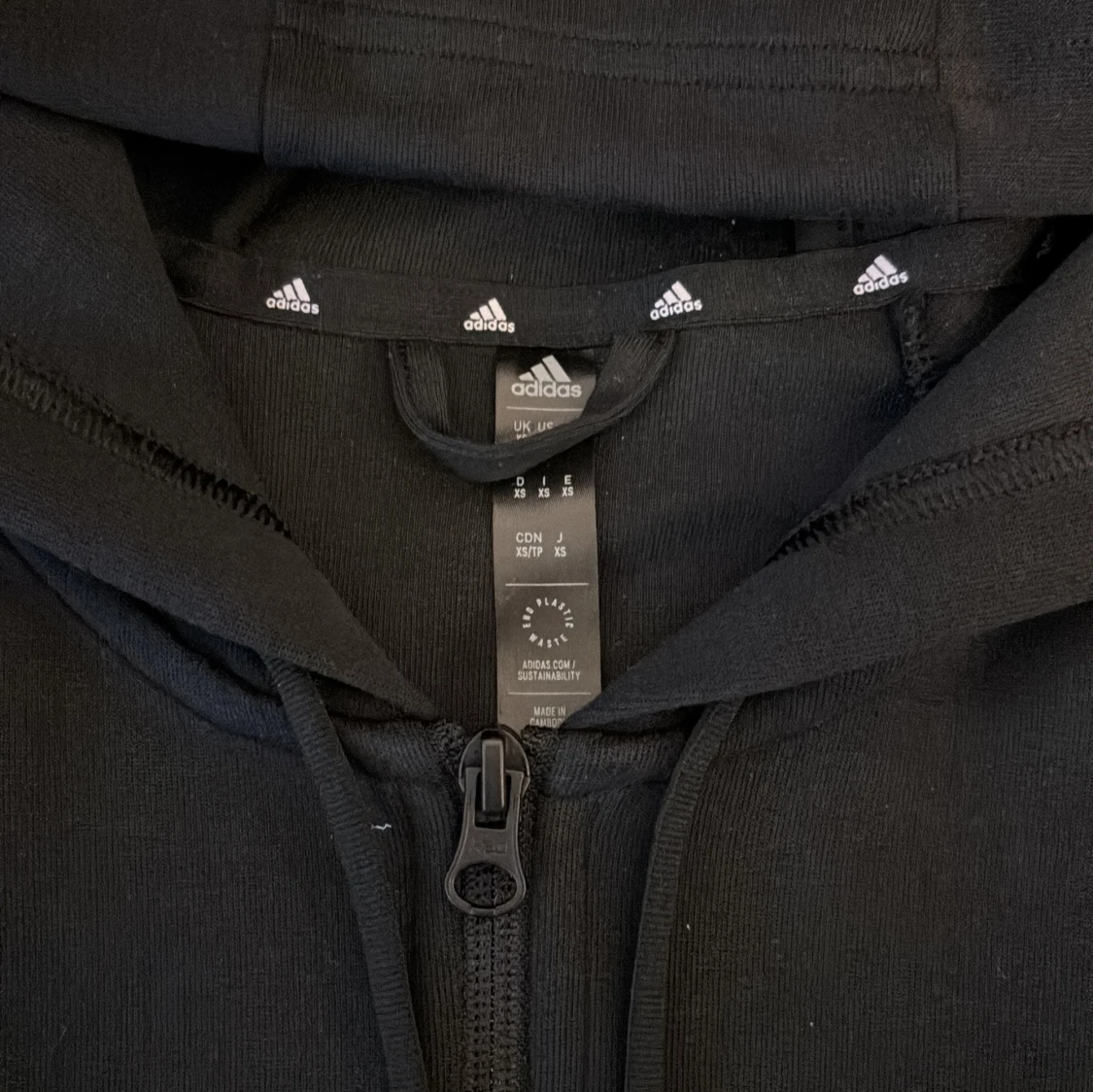 Svart hoodie och byxor ( SET) - 1