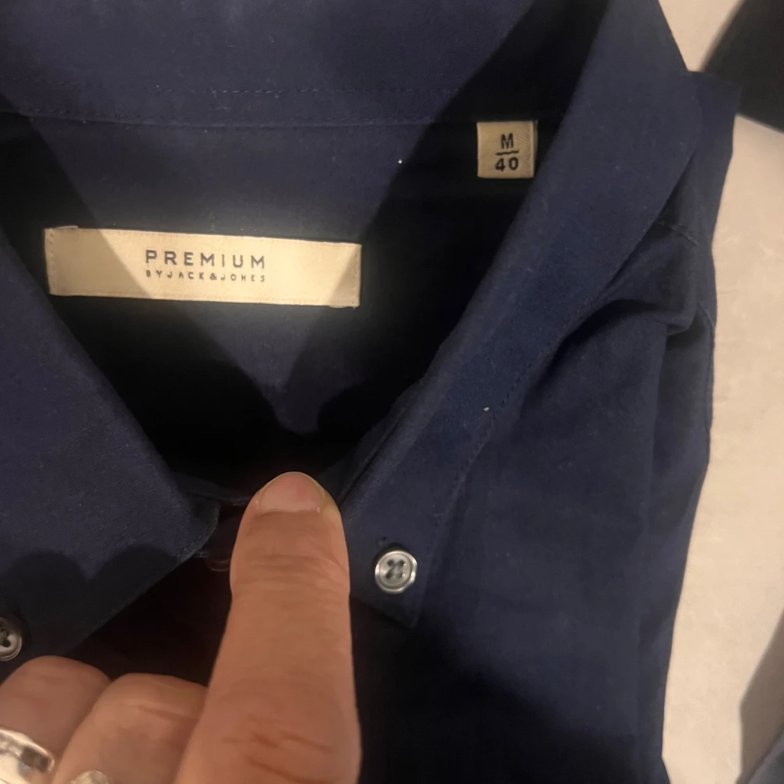 Mörkblå skjorta från Jack & Jones - 1