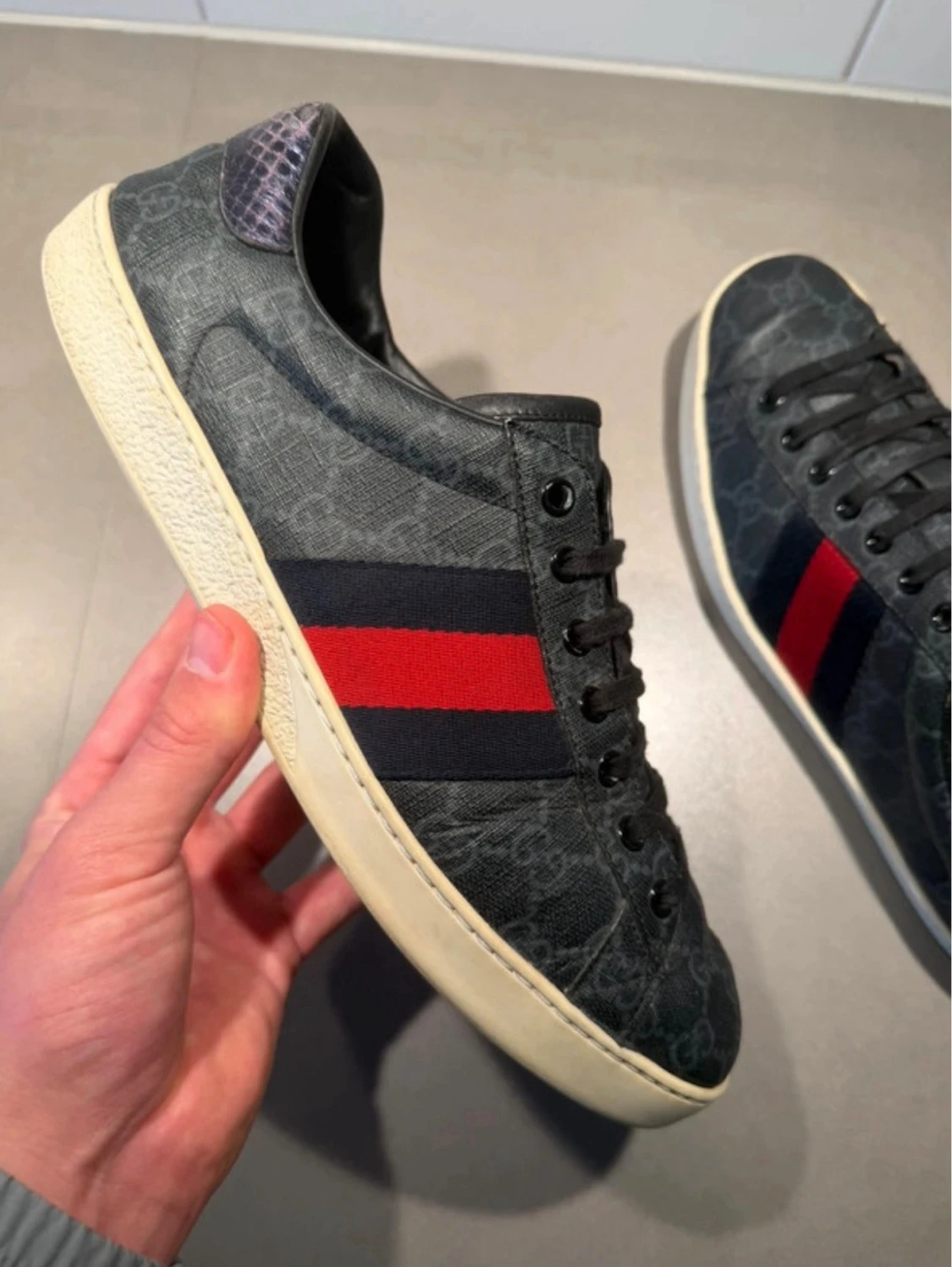 Gucci sneakers med röd och blå detalj - 5