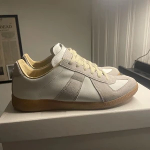 Vita sneakers från Maison margiela  - Maison marinera gats. Nytt skick helt nya  