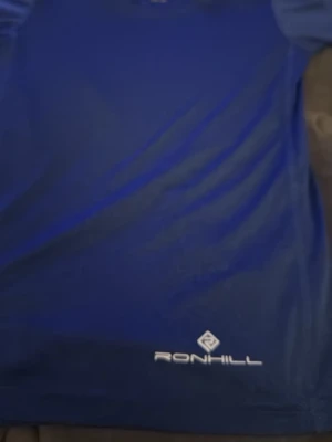 T-shirt till barn - Jag säljer en bra träning T-shirt  till barnen storlek 122/128