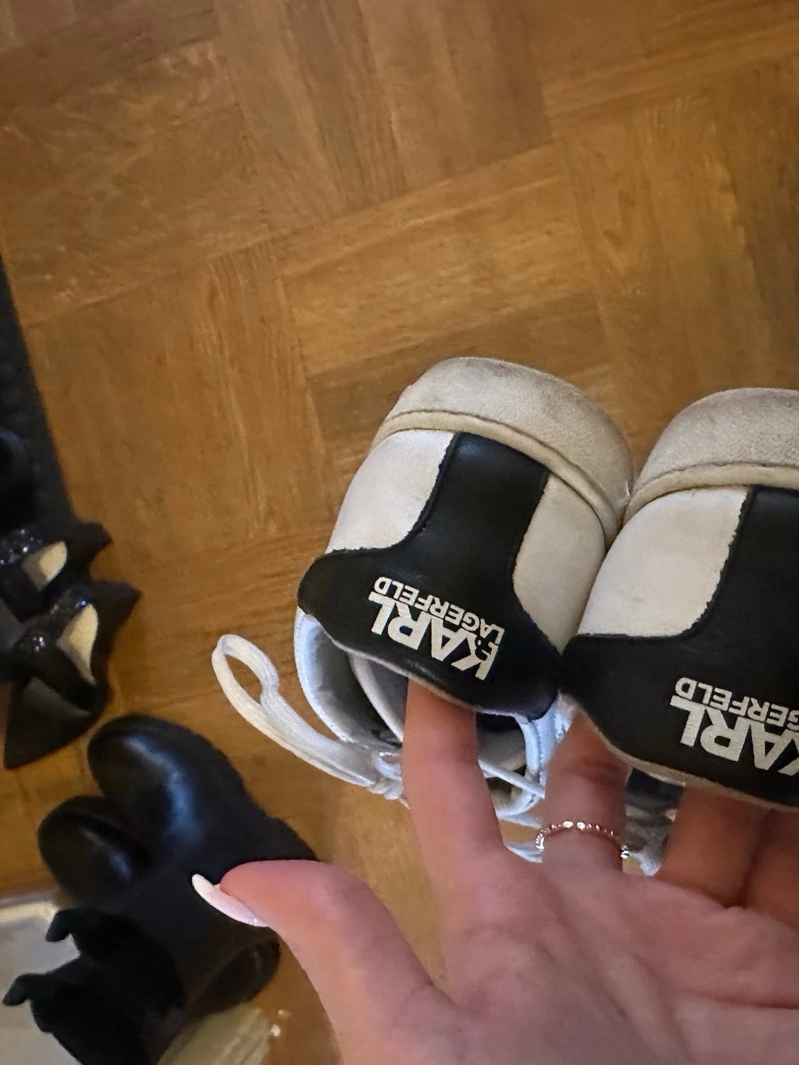 Karl Lagerfeld vita sneakers med tryck - 3