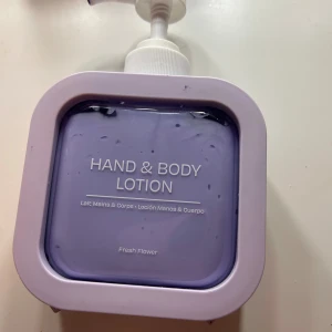 Hand & body lotion - Köpt från normal. Endast använd en gång❤️