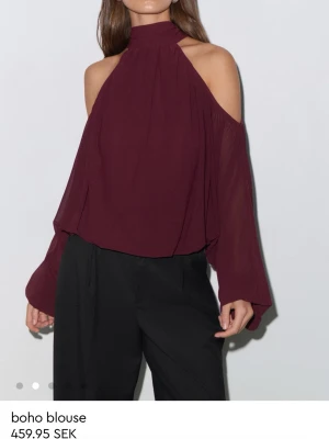 topp - säljer denna såå snygga toppen/blusen som är slutsåld från ginatricot🥺älskar den❤️❤️