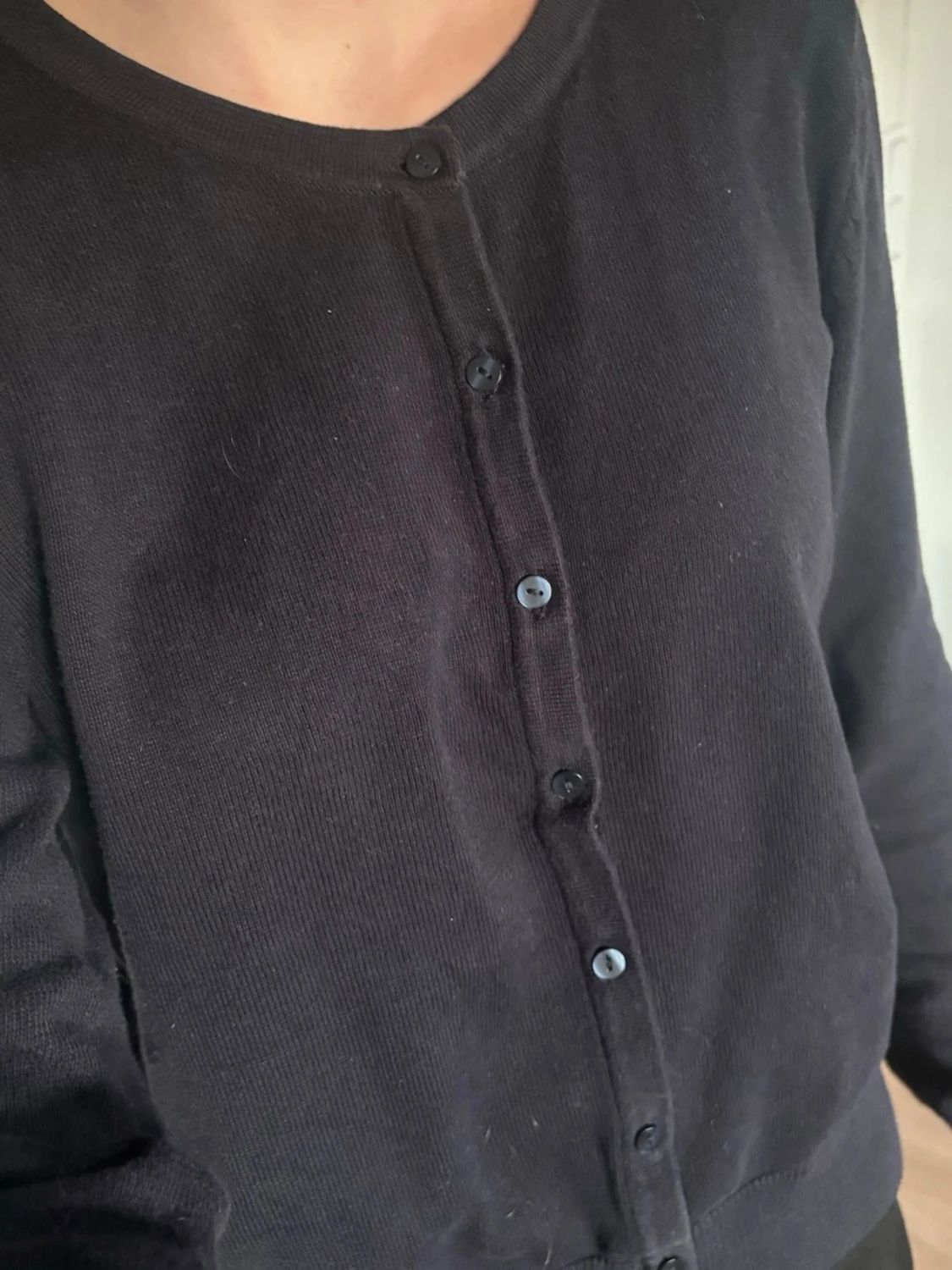 Svart kofta i bomull med knappar - 2