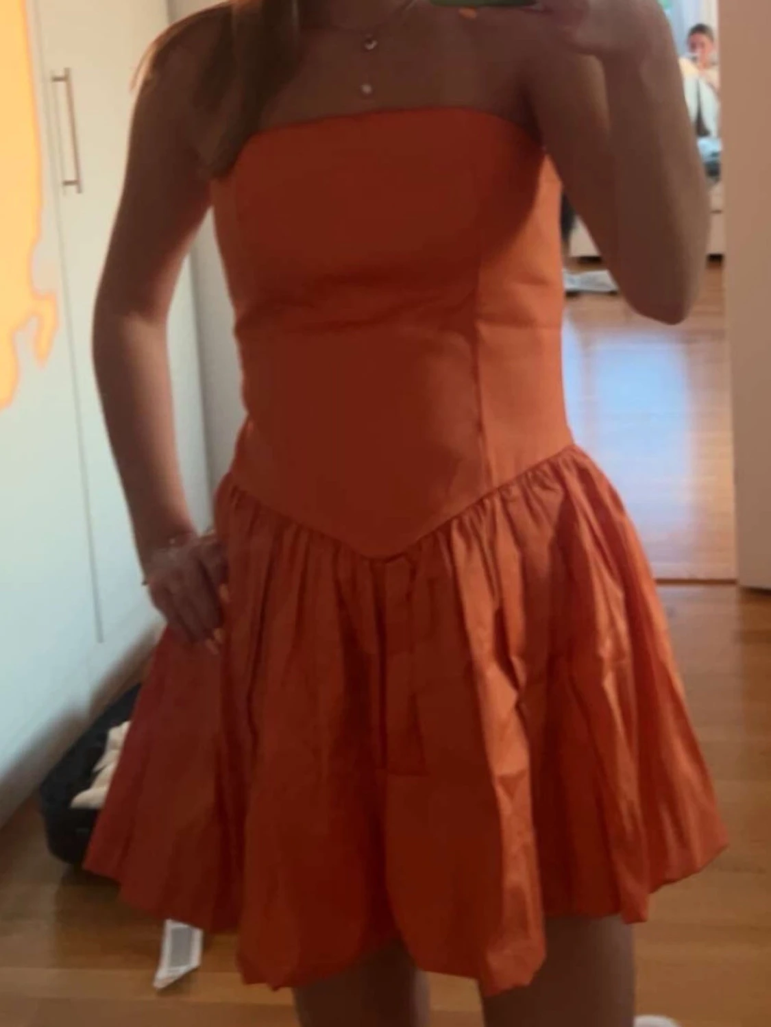 Orange bandeauklänning - 1