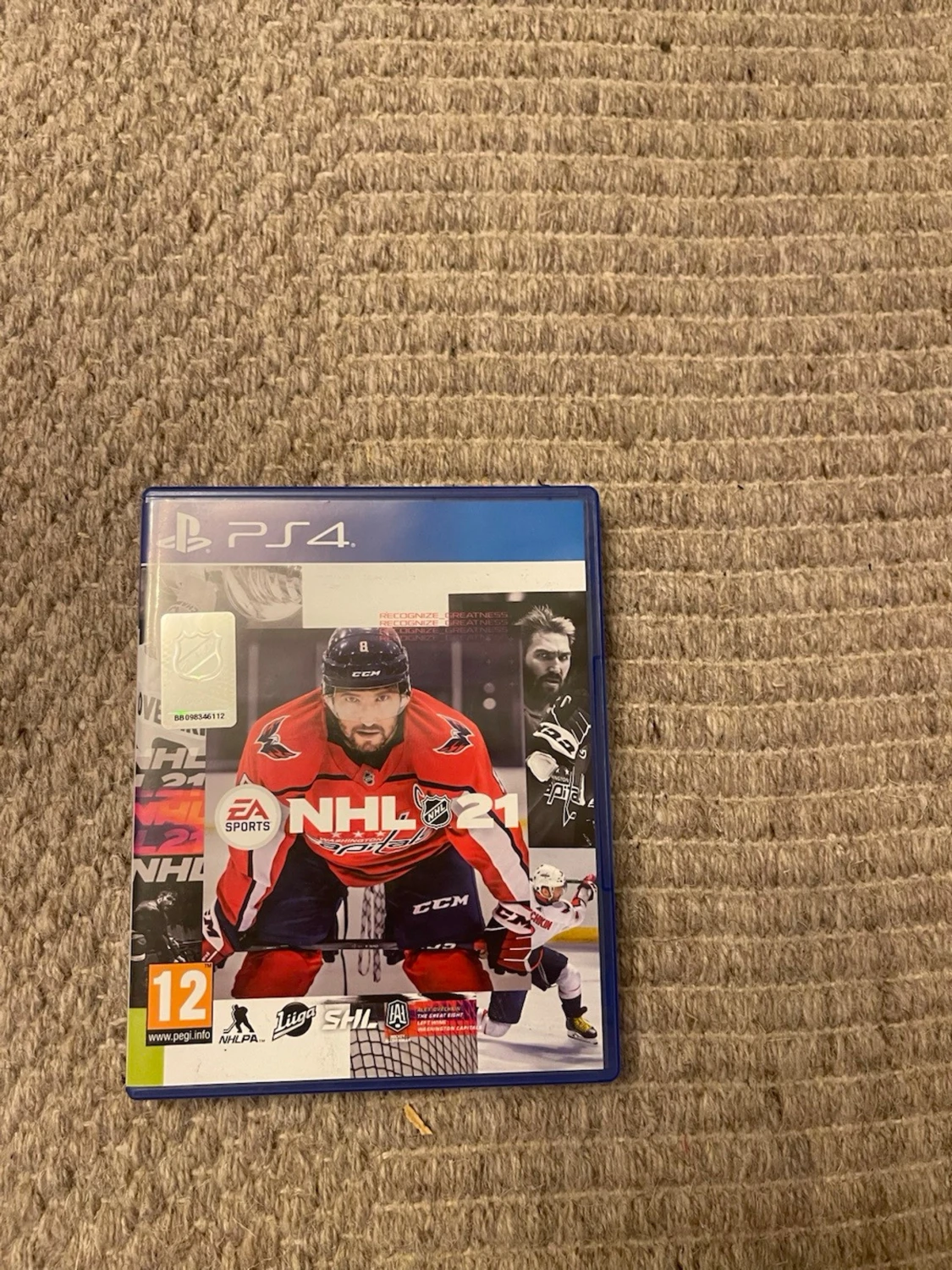 PlayStation 4 med 3 kontroller och 6 spel - 4