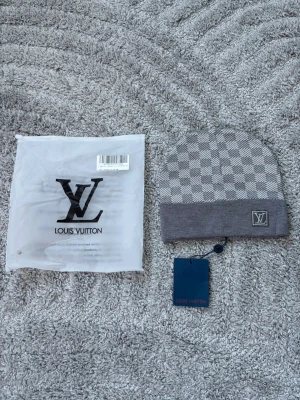 Lv mössa  - Helt ny lv mössa 