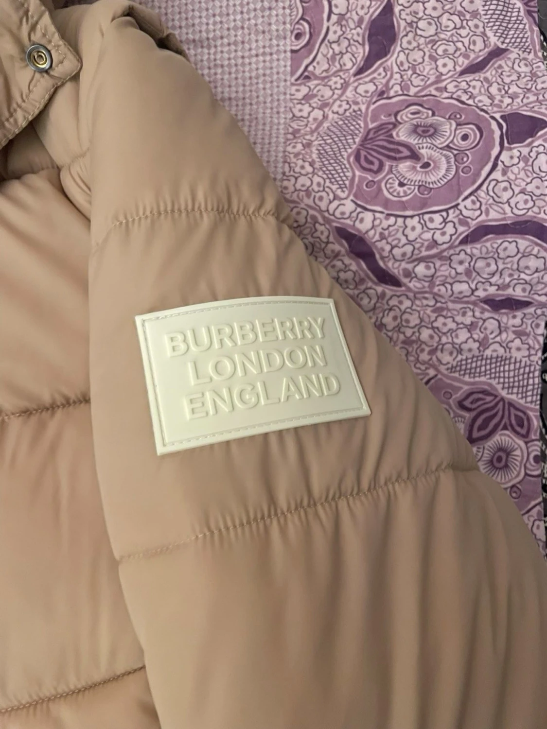 Beige pufferjacka från Burberry - 2