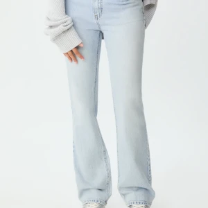 Ljusblå bootcut jeans - Fina jeans använd fåtal gånger. 