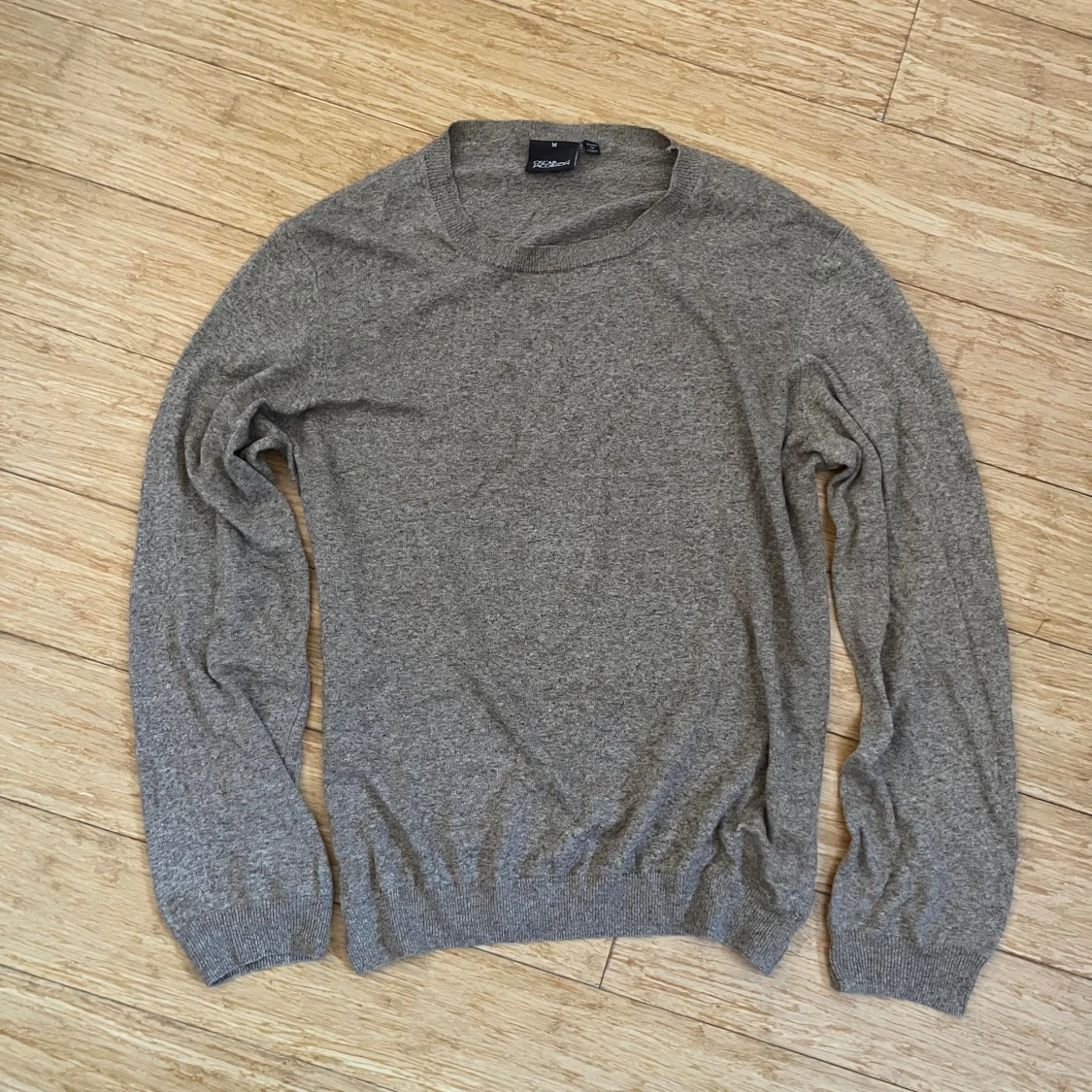 Beige stickad tröja Oscar Jacobson M