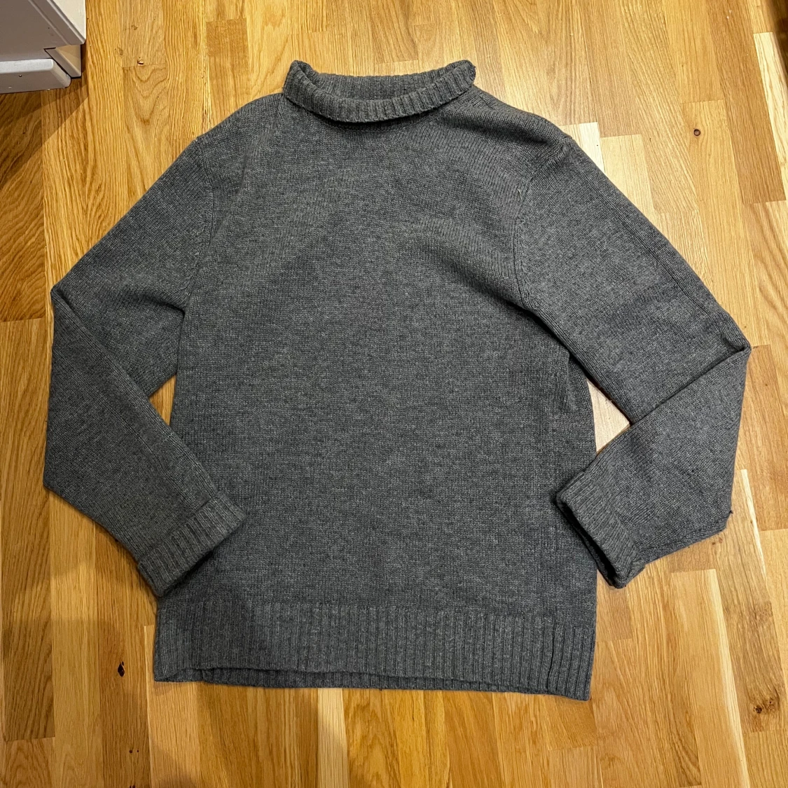 Grå stickad tröja från Sandö - 1
