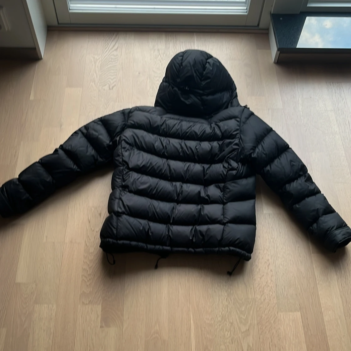 Svart dunjacka från Peak Performance - 1