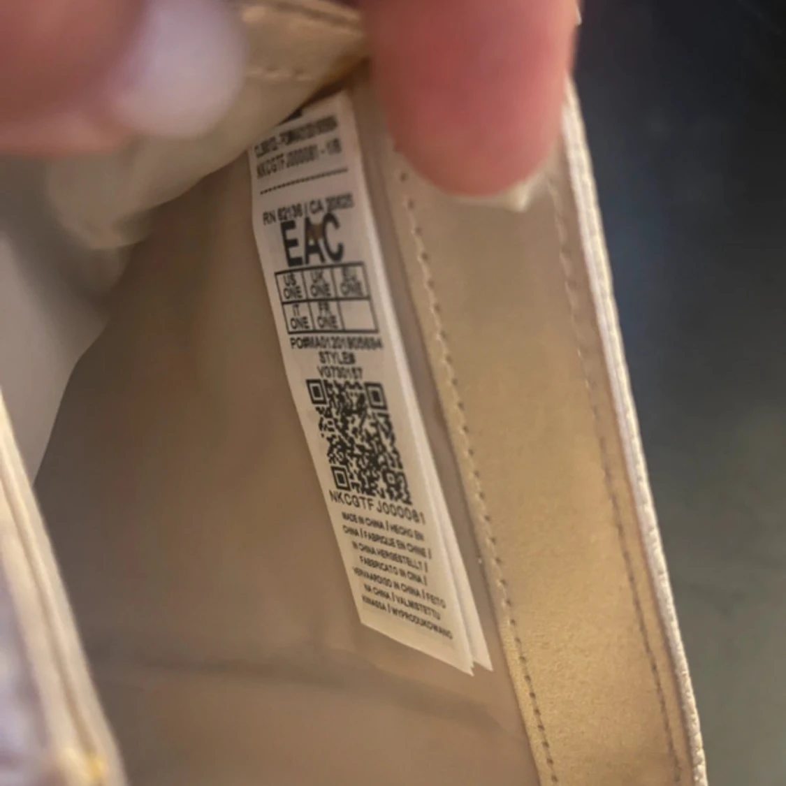 Beige plånbok från Guess med dragkedja - 4