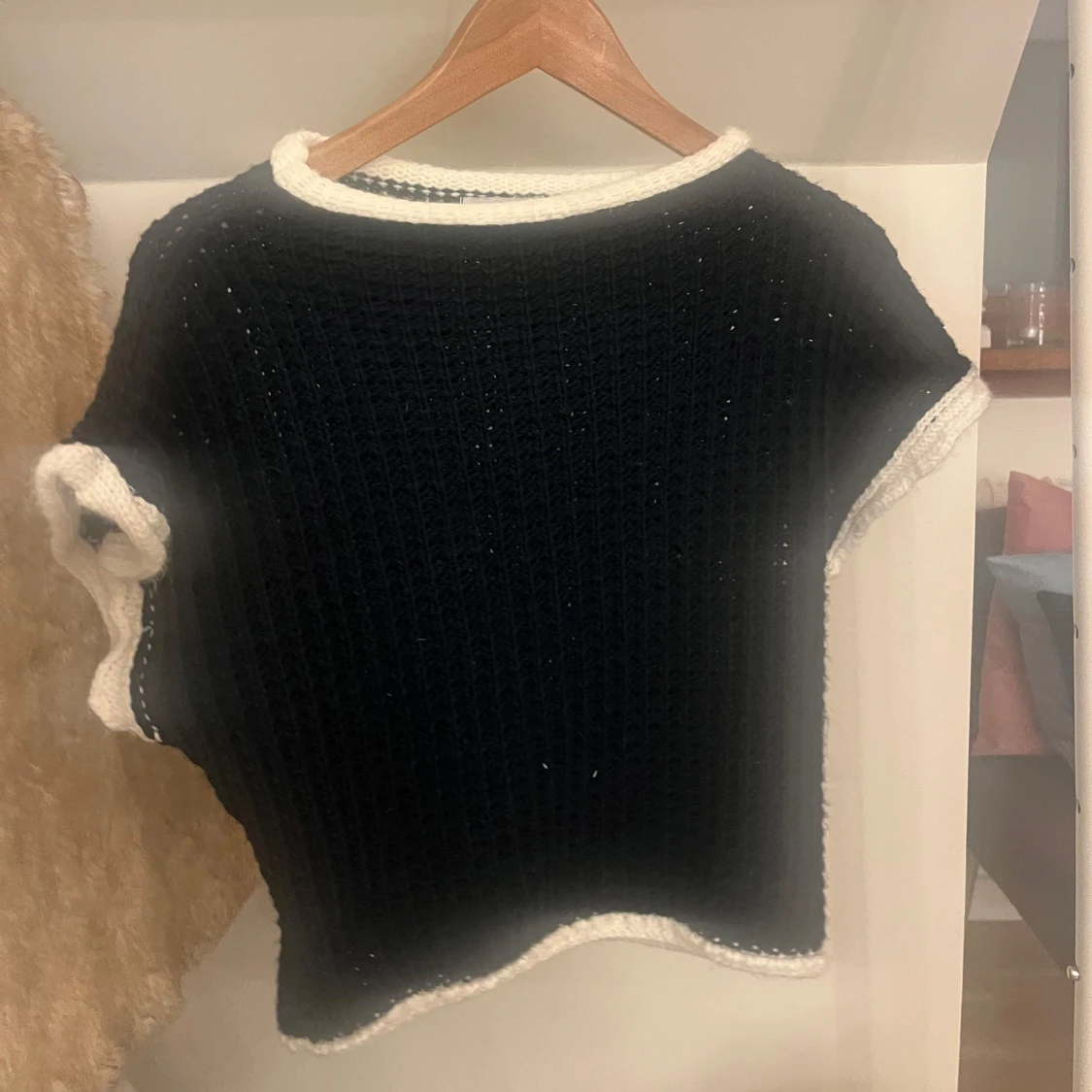 Stickad mörkblå topp från Meet Me There - 1