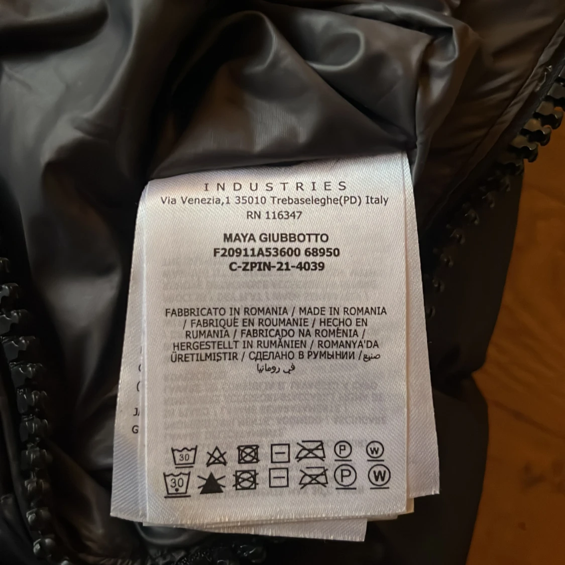 Svart pufferjacka från Moncler - 3