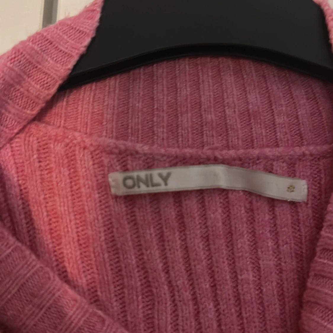 Rosa ribbad stickad tröja från ONLY - 3