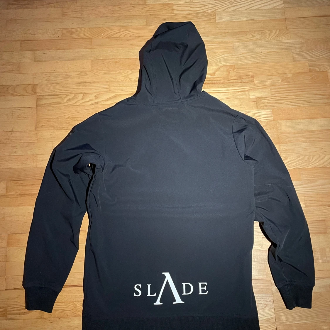 Svart hoodie från Slade Couture - 1