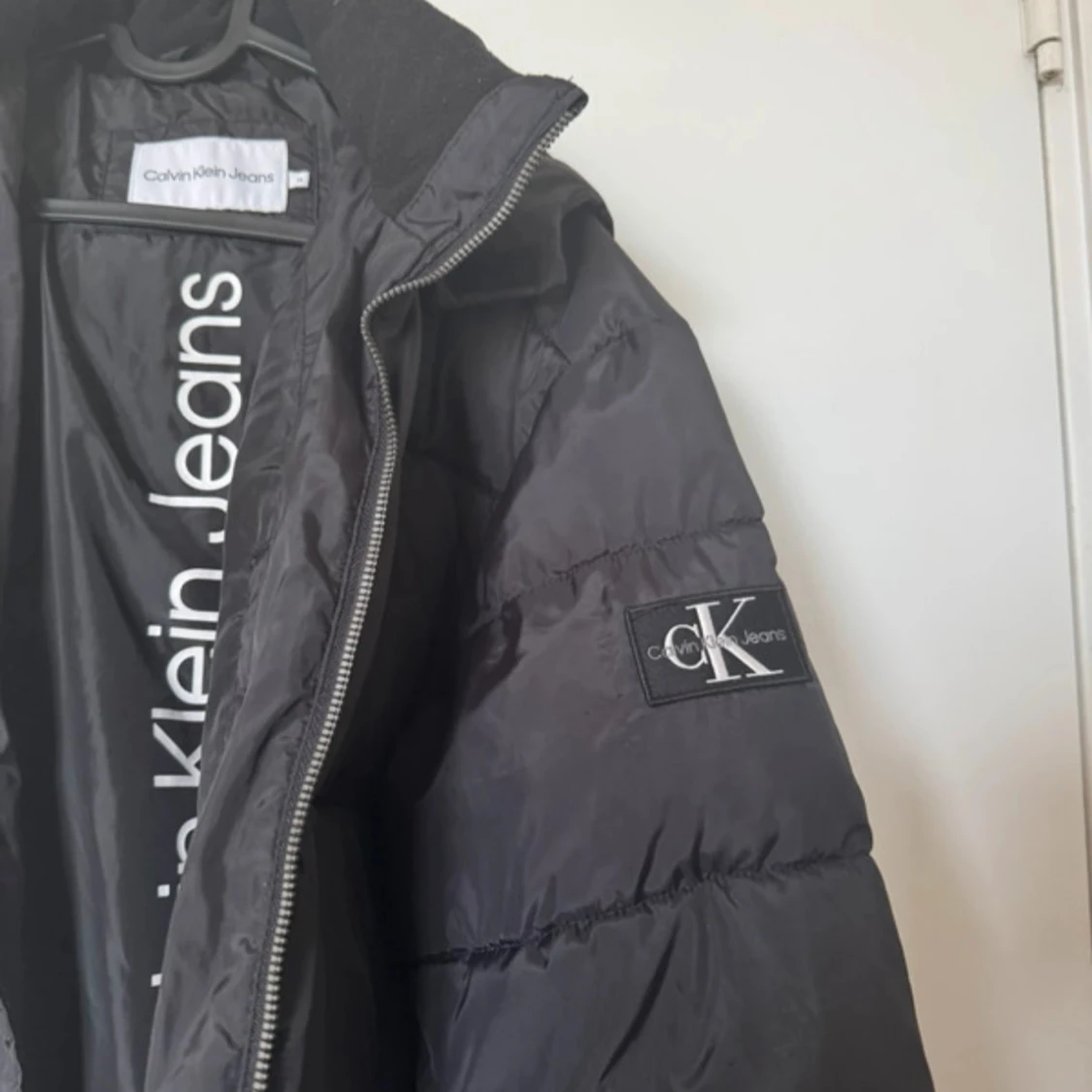 Svart pufferjacka från Calvin Klein Jeans - 2