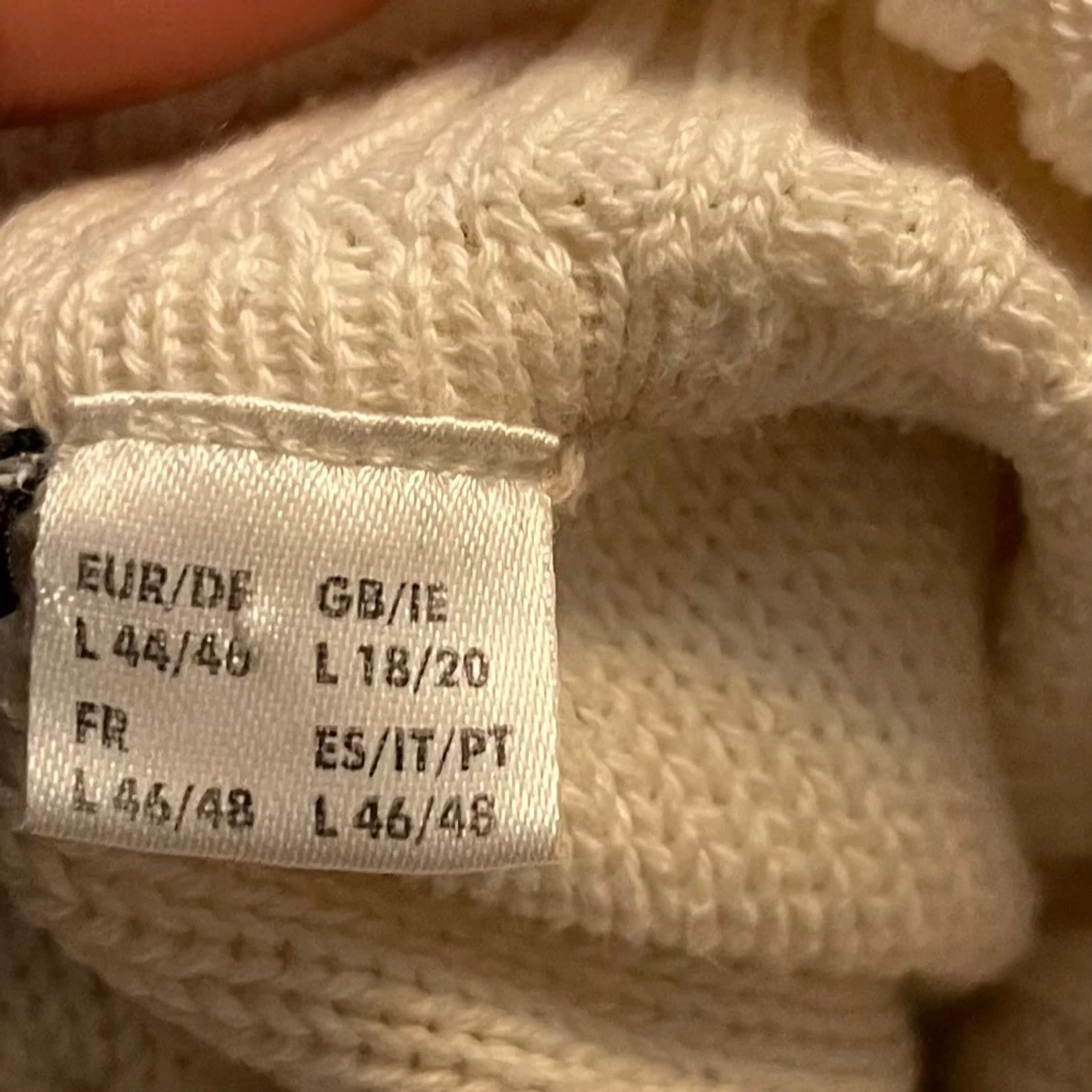 Vit stickad tröja  - 4