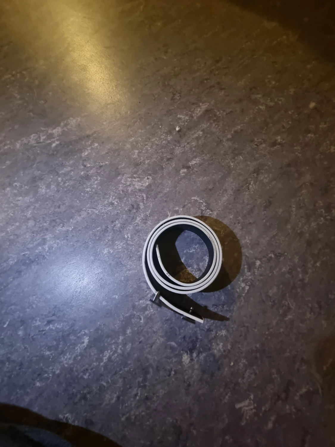 Svart skärp med silvrigt H-spänne - 3