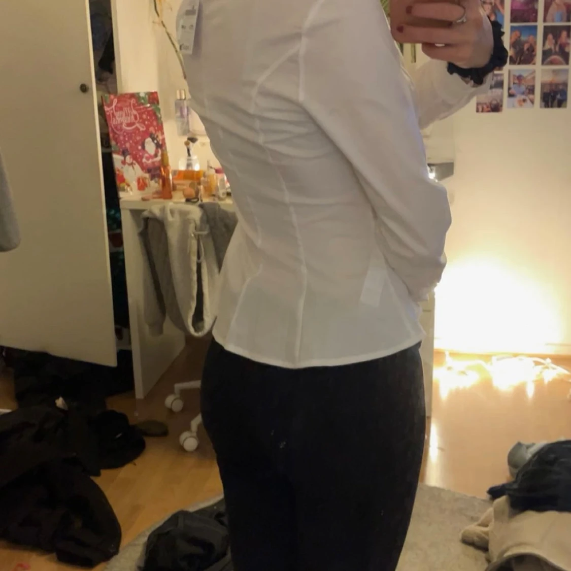 Vit figursydd skjorta med knappar - 2