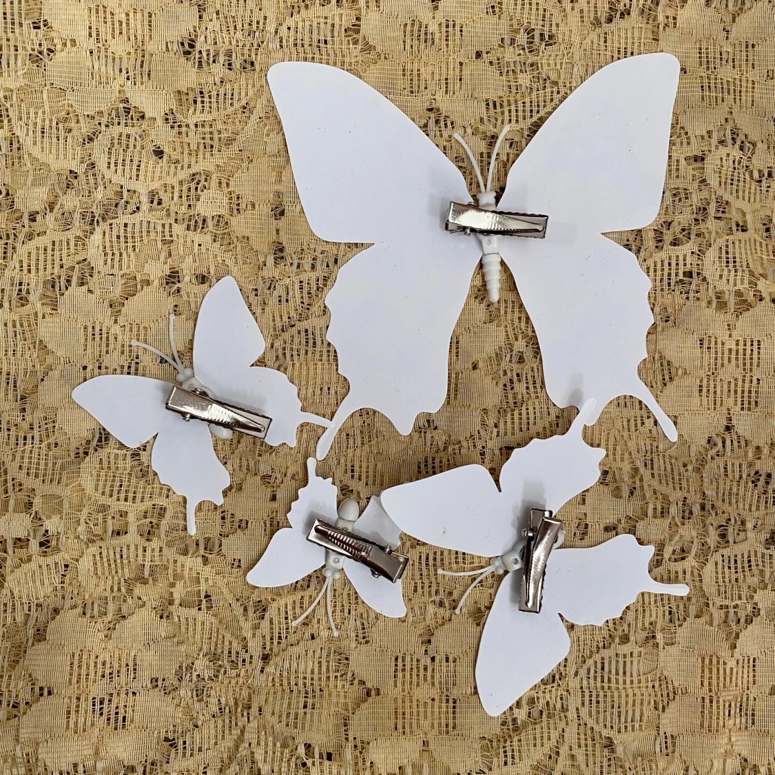 Vita fjäril magnet dekoration eller Hårspänne  - 1