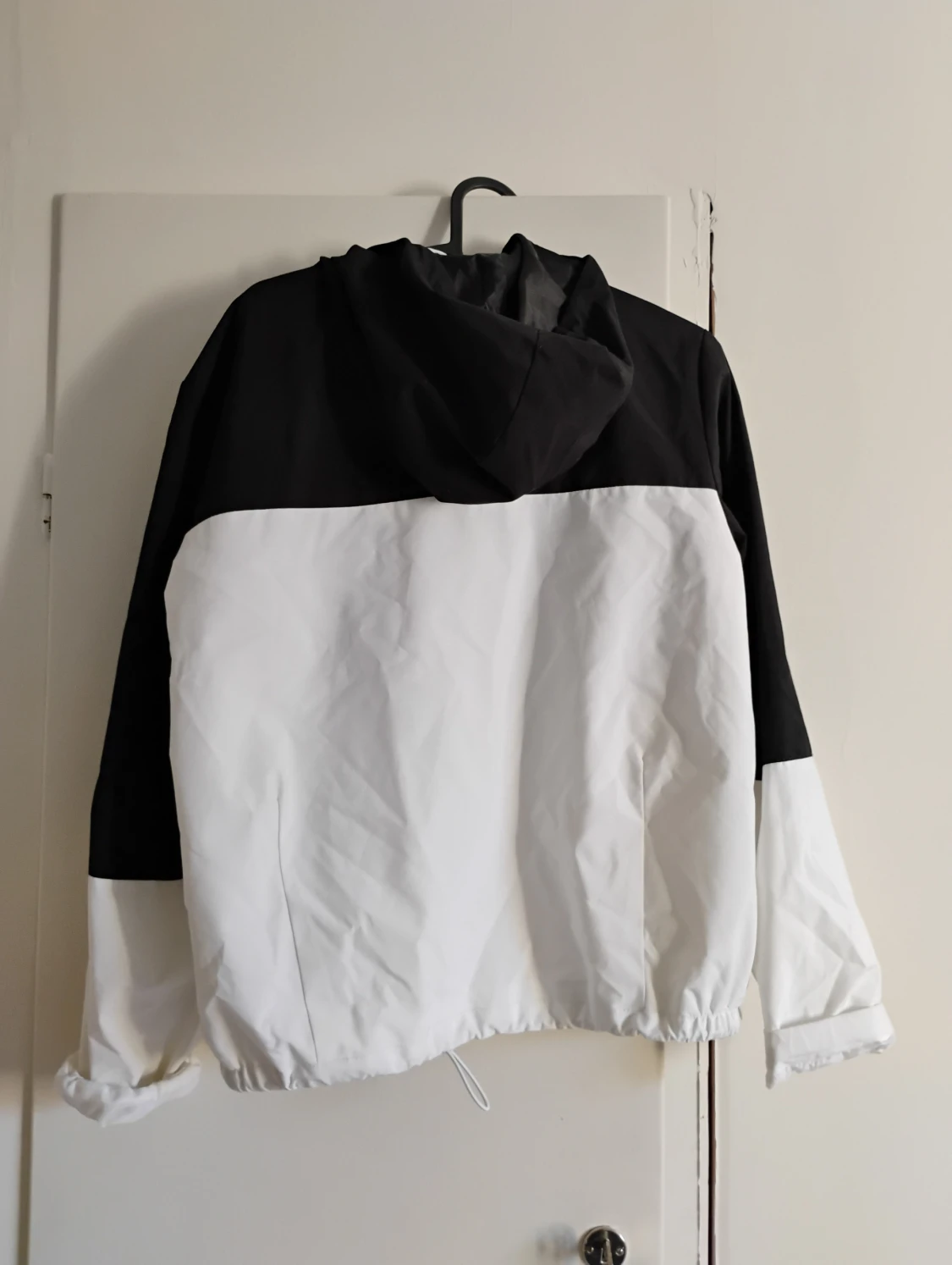 Svartvit vindjacka från FB Sister - 1