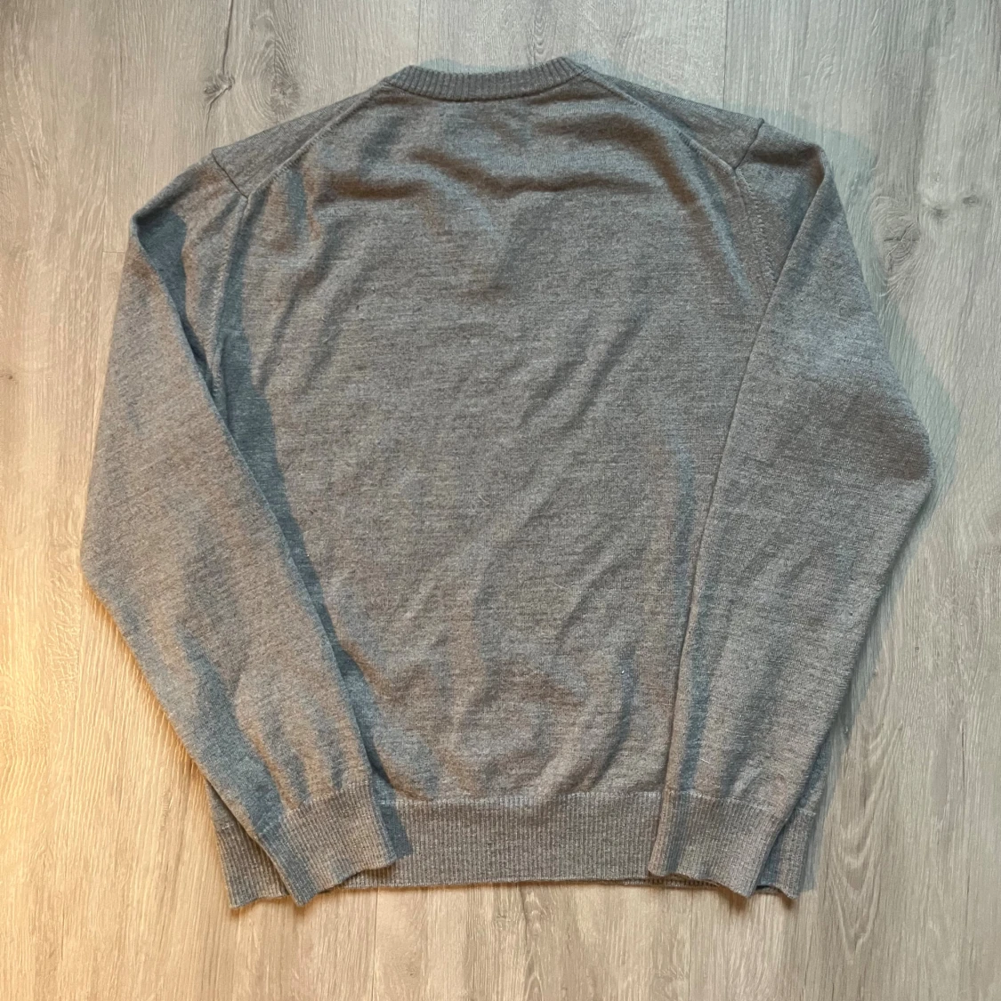 Grå v-ringad tröja Marlboro Classics - 1