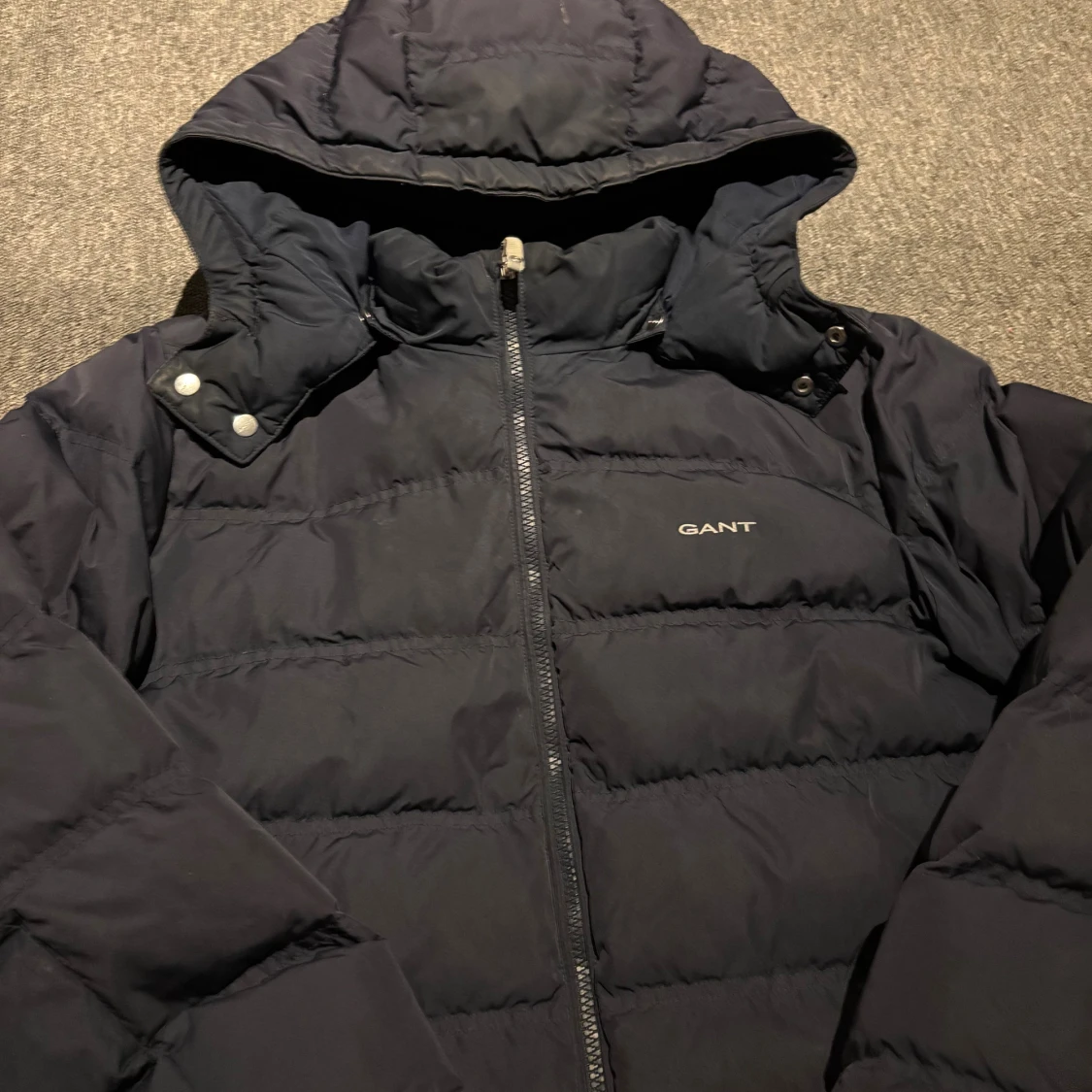Mörkblå pufferjacka från GANT - 2
