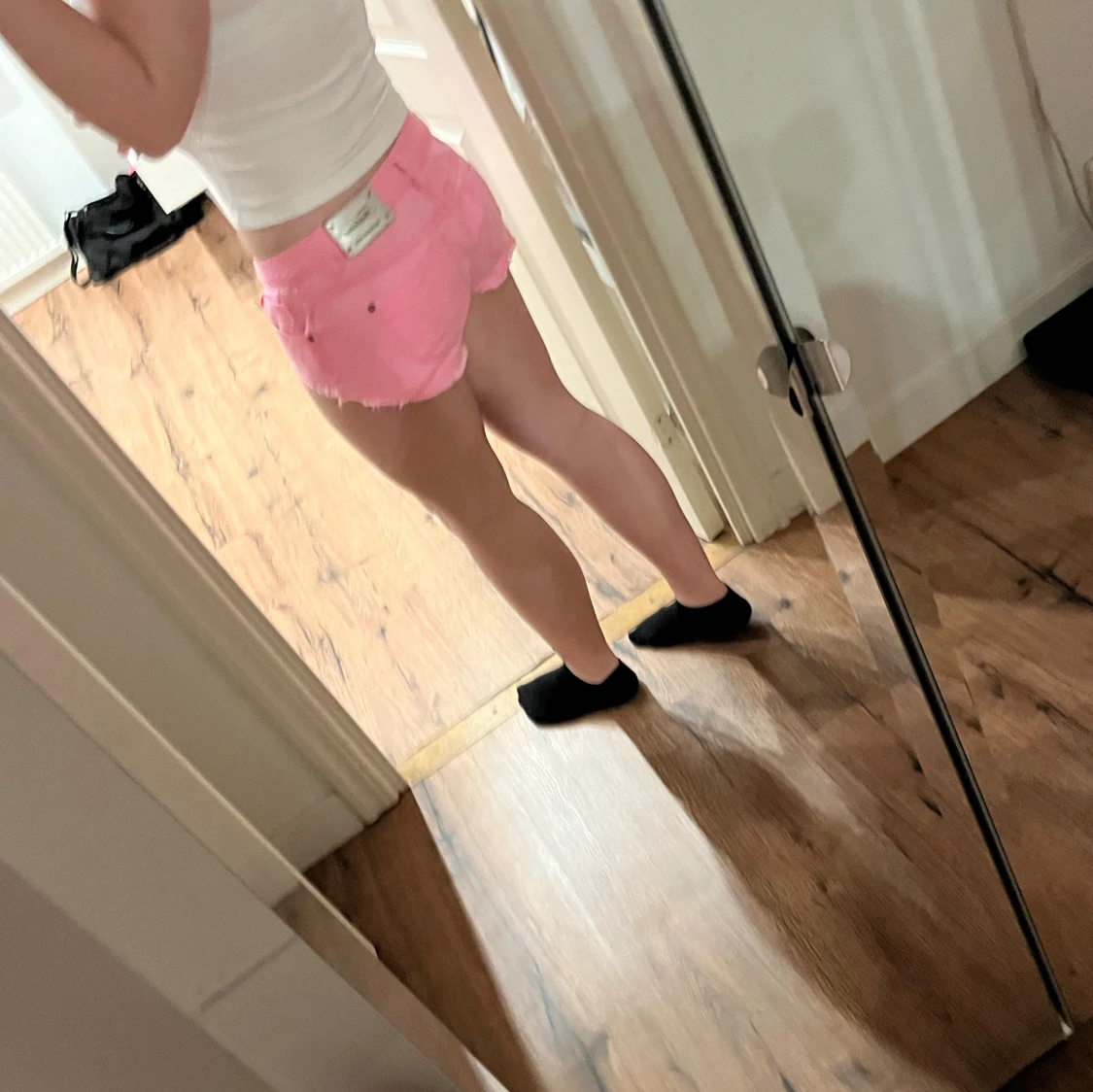 Rosa jeansshorts med fransig kant - 2