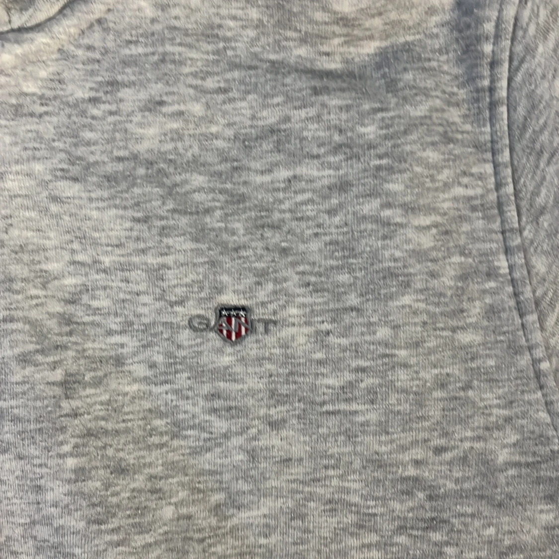 Grå hoodie från Gant med dragkedja - 1