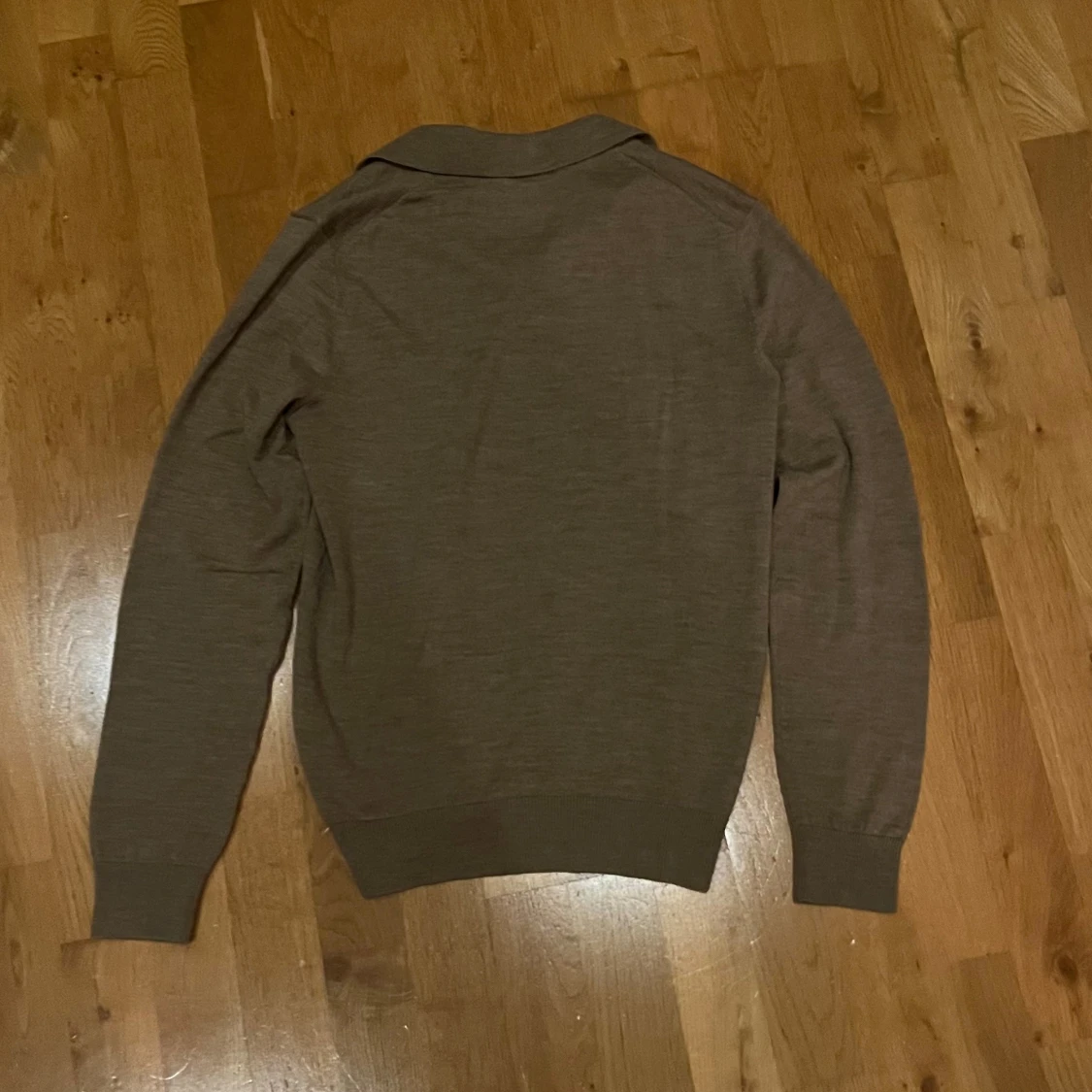 Beige polotröja i merinoull från Morris - 1