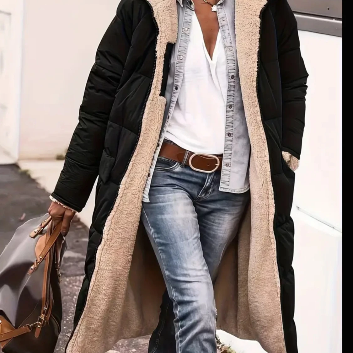 Beige teddyjacka med svart quiltad insida - 1