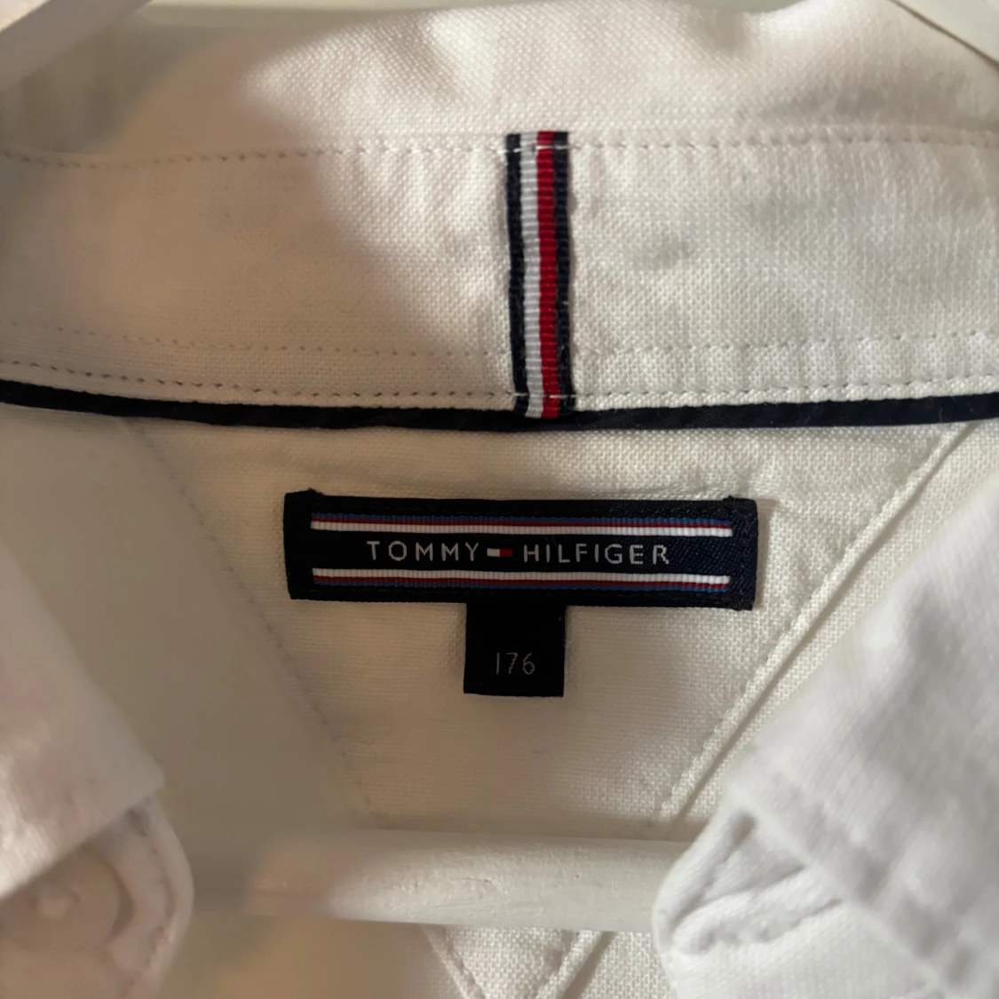 Vit skjorta från Tommy Hilfiger - 1