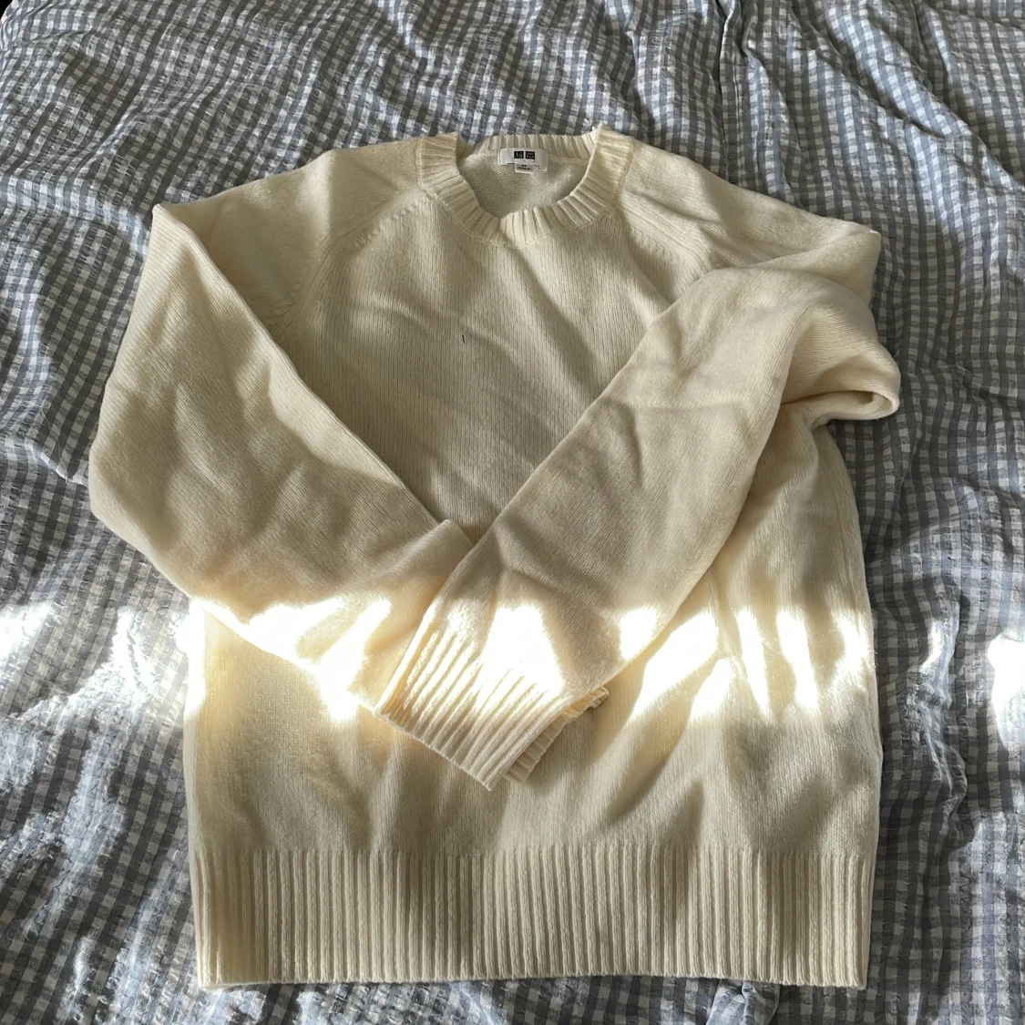 Beige stickad tröja från Uniqlo XS
