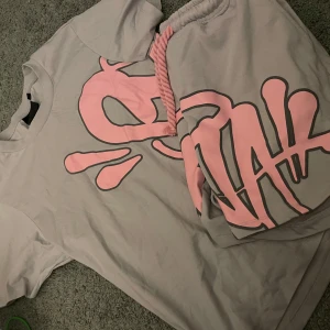 Syna world dress - Köpte från en reseller för 2200kr, säljer för att jag aldrig använder den. Passar mer M än S