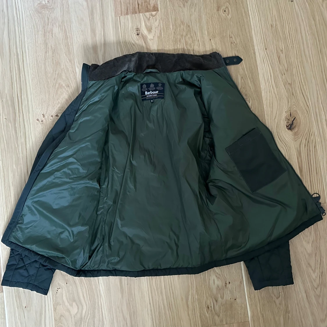 Mörkgrön quiltad jacka från Barbour - 1