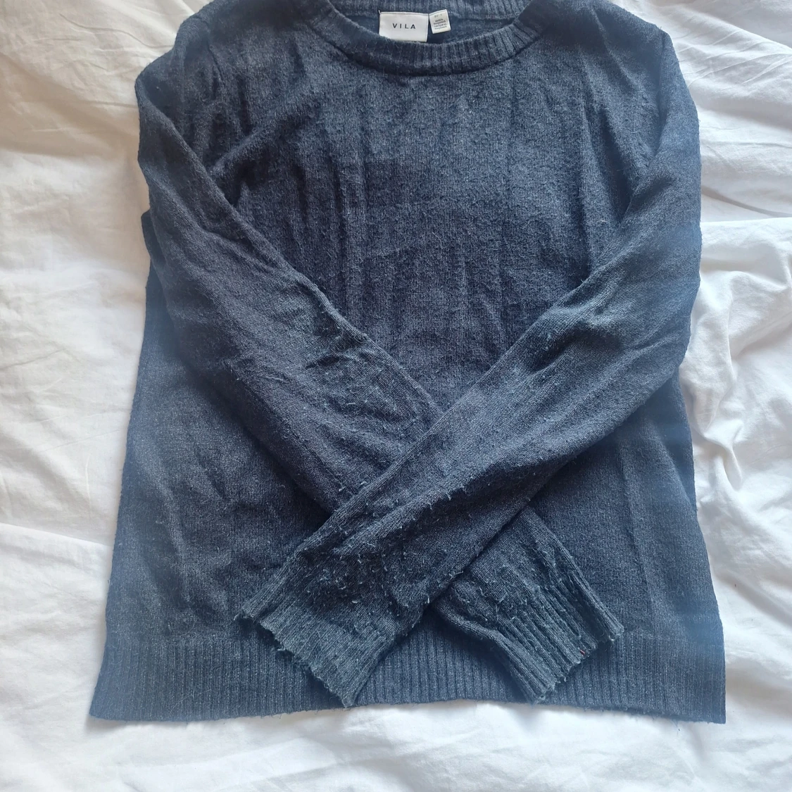 Mörkblå stickad tröja  - 2
