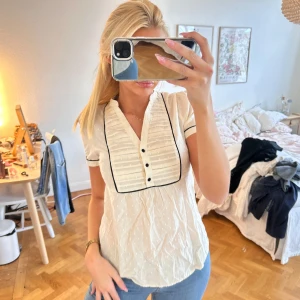 söt topp med detaljer  - jättefin 💓💓