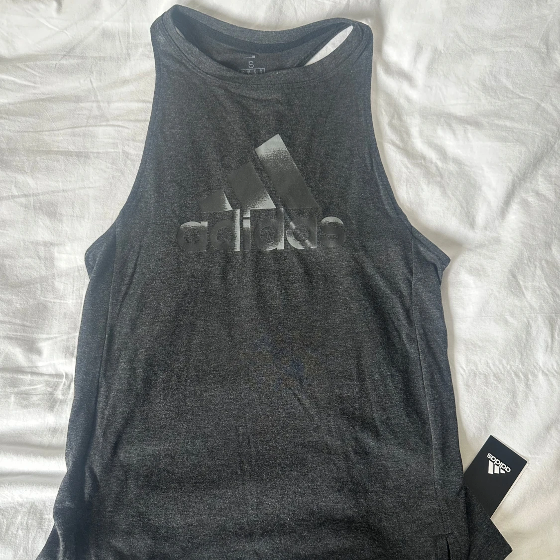 Mörkgrå/svart Adidas träningsstopp
