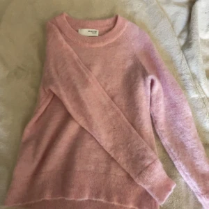 Rosa stickad tröja från Selected Femme - Använd 1 gång!💞nypris-599