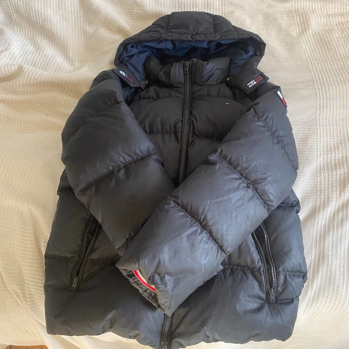 Tommy Hilfiger svart dunjacka herr - 1