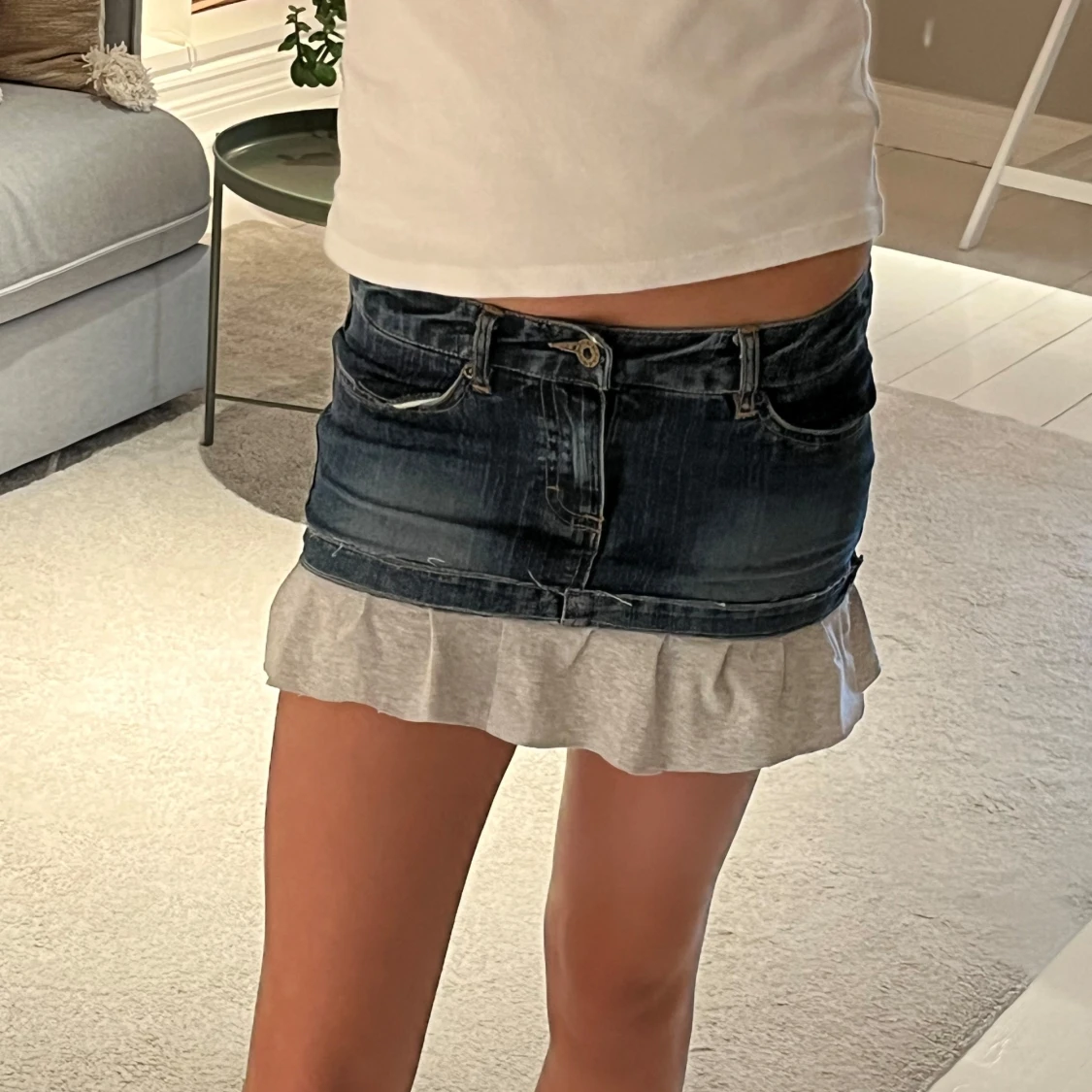 Jeanskjol med volang från Detroit