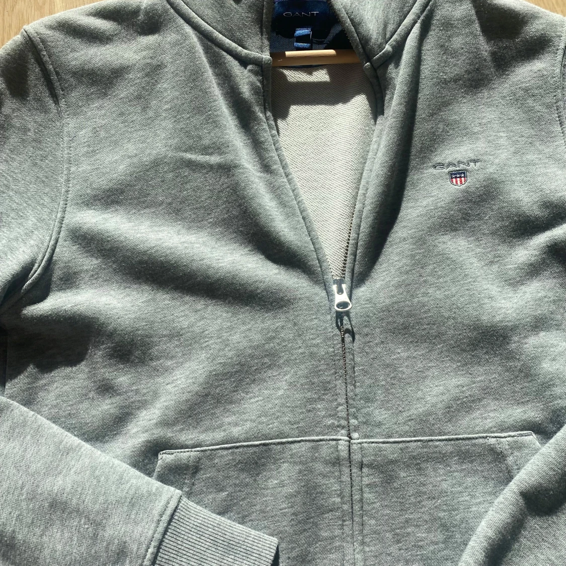 Grå ziptröja från Gant - 1