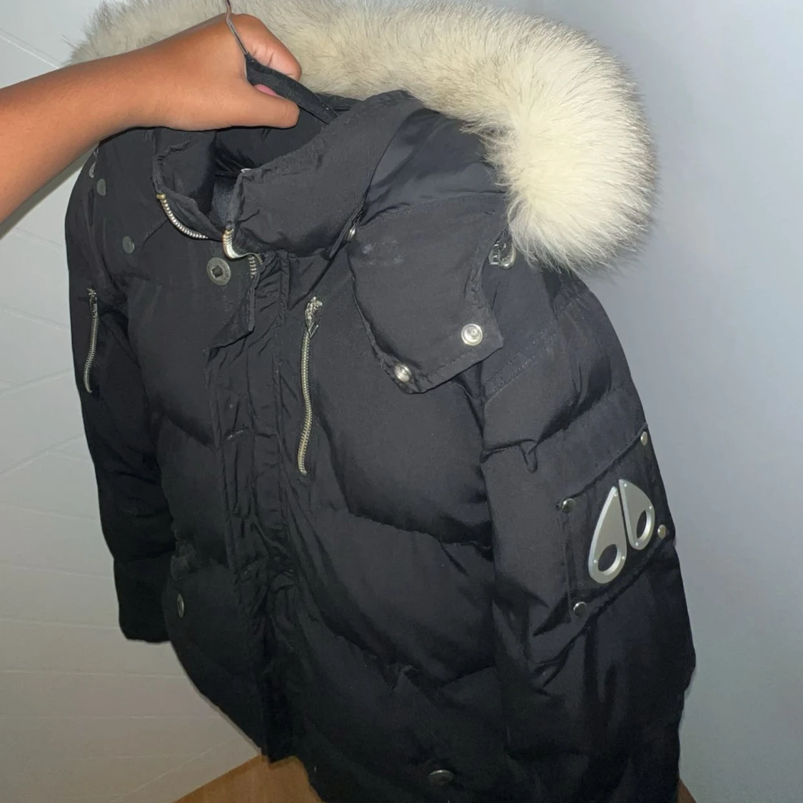 Svart dunjacka Moose Knuckles med päls - 1