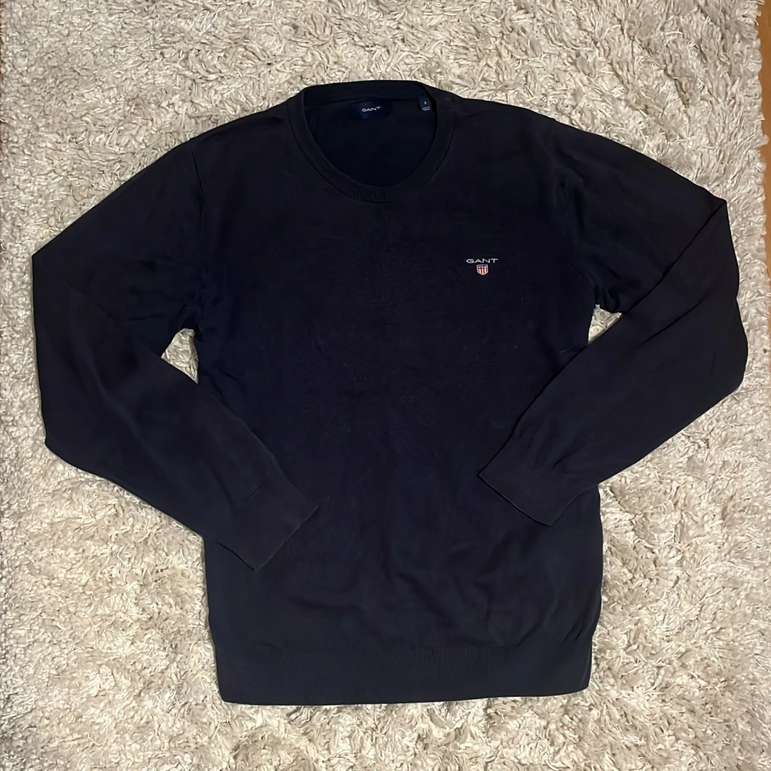 Mörkblå stickad tröja från GANT