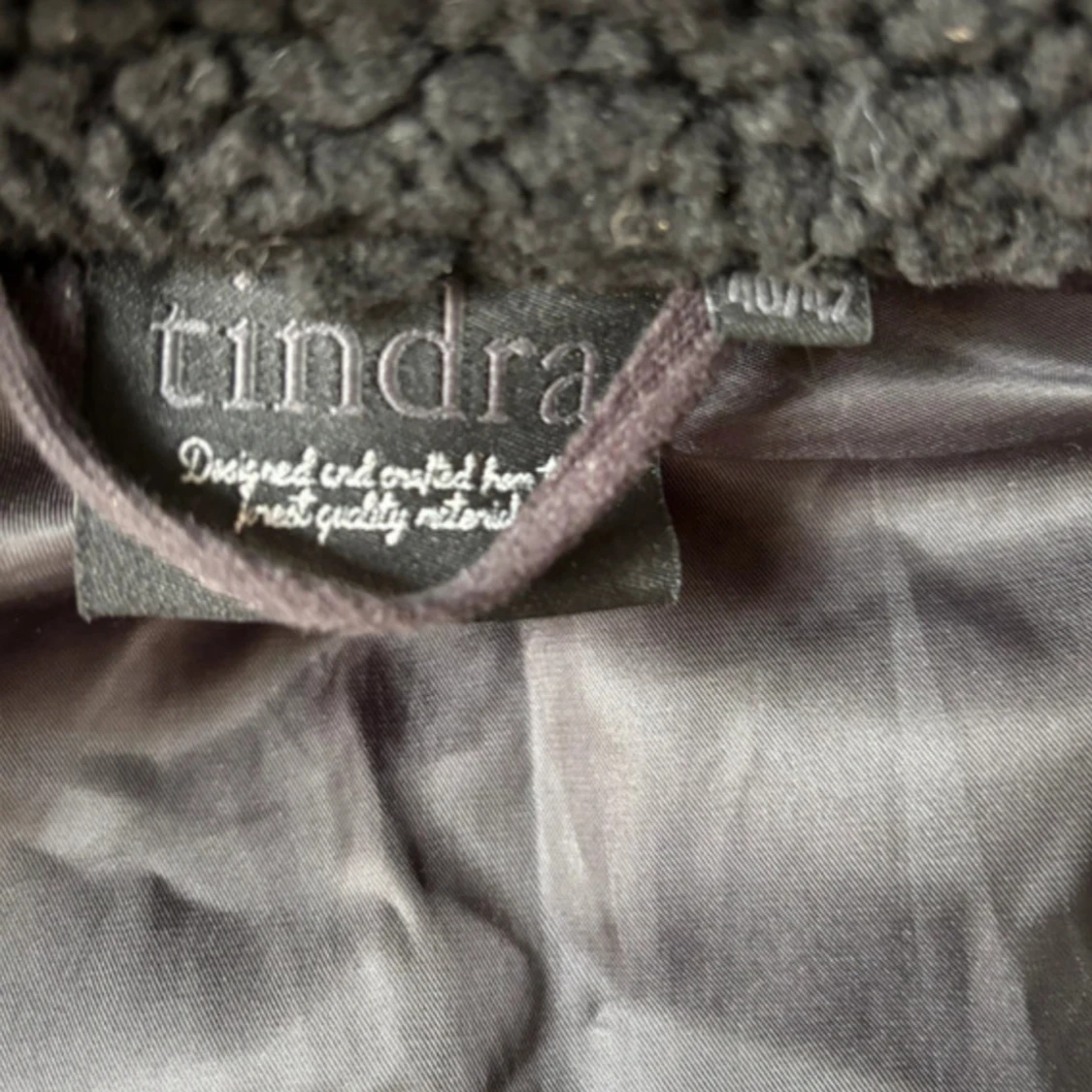 Svart teddyjacka från Tindra - 1