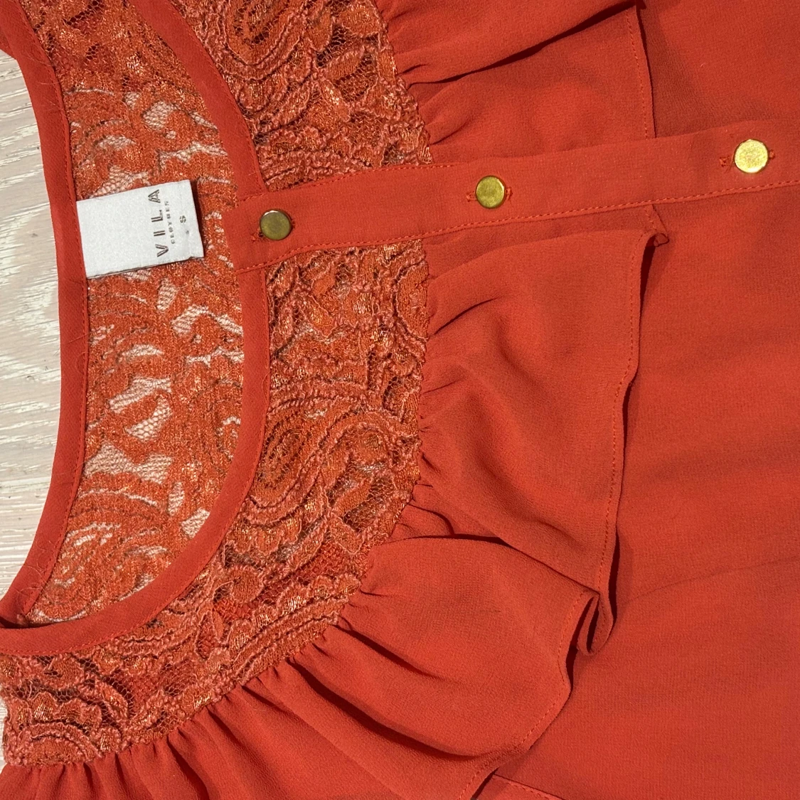 Röd blus med spets från Vila - 2