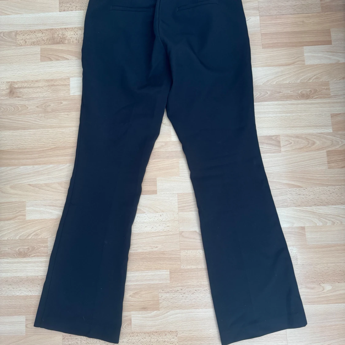 Svarta kostymbyxor från BikBok, stl 38 - 3